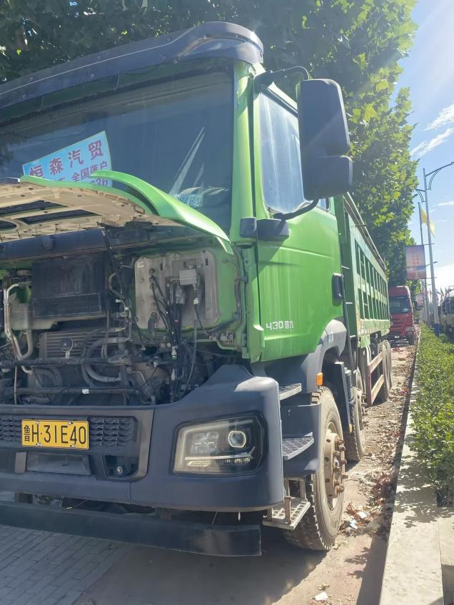 自卸车