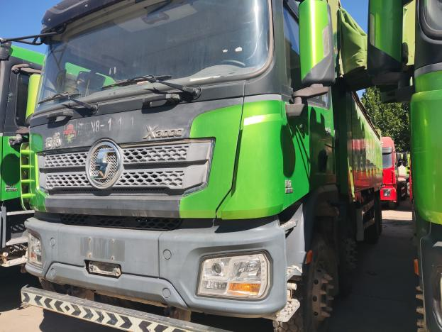 自卸车
